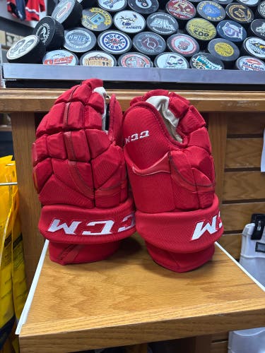 CCM HG12 Gloves 15" (New)