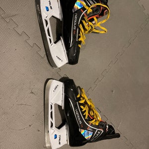 Black 2023 True HZRDUS 7x Hockey Skates Wide Width 8 (Used)