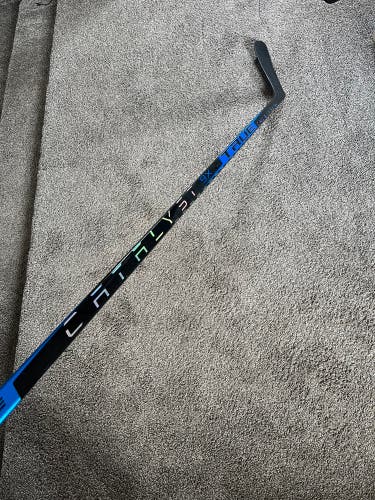 Senior True Catalyst 9x3 Left Hand Hockey Stick - Mid Pattern 95 Flex Pro Stock (New)