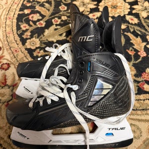 Black 2024 True Pro Custom Hockey Skates Regular Width 9.5 (Used)