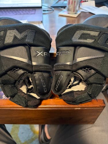 CCM Tacks XF Pro Gloves 11" (Used)