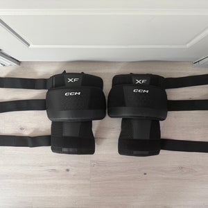 CCM XF Senior Knee Guards