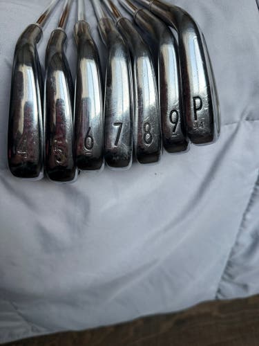 Men's Titleist T100S Right Handed Iron Set Stiff Flex Steel Shaft (Used)