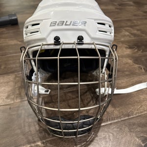 Large Bauer Re-Akt 200 Helmet & Cage Combo (Used - Great Condition)