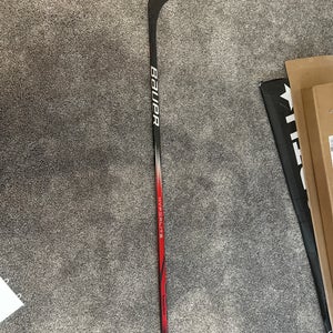 Senior Bauer Vapor Hyperlite 2 Right Handed Hockey Stick P28 77 Flex Pro Stock (barely Used)