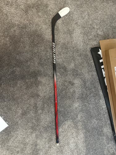 Senior Bauer Vapor Hyperlite 2 Right Handed Hockey Stick P28 77 Flex Pro Stock (barely Used)
