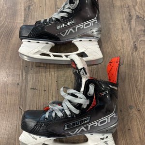 2021 Bauer Vapor X3.7 Hockey Skates Regular Width Size 4.5 (Used)