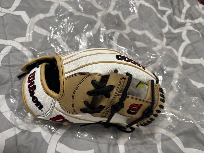 Wilson A2000 RH Infield Softball Glove 12" (New)