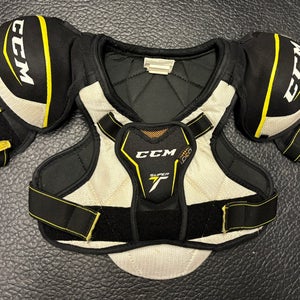 Large Youth CCM Tacks Shoulder Pads (Used)