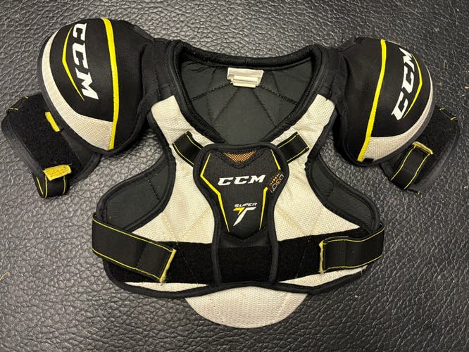 Large Youth CCM Tacks Shoulder Pads (Used)