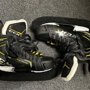 2020 CCM Super Tacks 9370 Hockey Skates Regular Width 8 (Used)
