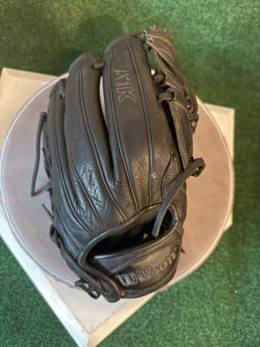 Wilson A1k RH Pitcher's Baseball Glove 11.75" (Used)