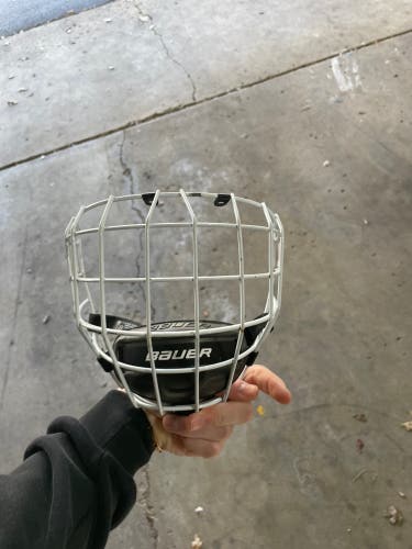 Medium Bauer Re-Akt Cage Full Cage (Used)