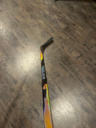 Intermediate Bauer Vapor Flylite Right Handed Hockey Stick P92 65 Flex (New)