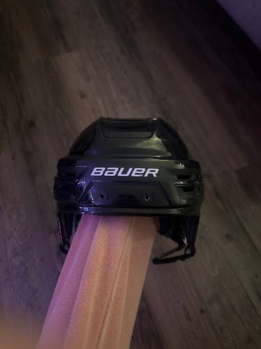 Small Bauer Re-Akt 90 Helmet (New)