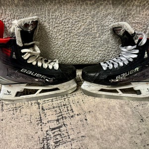 2023 Bauer Vapor X5 Pro Hockey Skates Size 4.5 (Used)