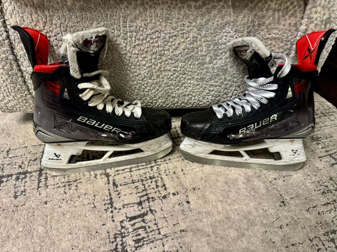 2023 Bauer Vapor X5 Pro Hockey Skates Size 4.5 (Used)