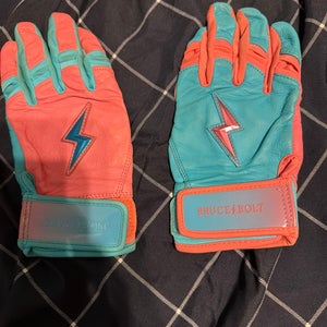 Used max clark youth large Bruce bolt short cuff