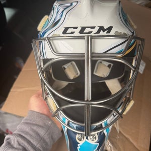 Senior Medium 2014 CCM 9000 Goalie Mask (Used)