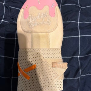 Aria Strawberry sliding mitt used