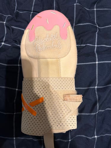 Strawberry aria sliding mitt used