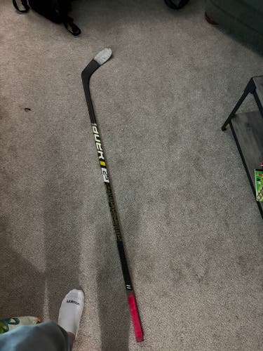 Senior Bauer Supreme 2S Right Handed Hockey Stick 87 Flex (Used)