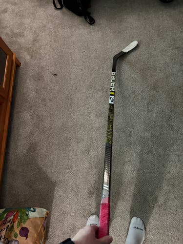 Senior Bauer Supreme 2S Right Handed Hockey Stick P28 87 Flex (Used)