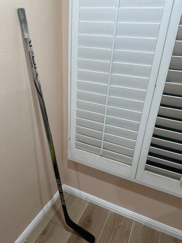 Senior Bauer Vapor Hyperlite 2 Left Hand Hockey Stick P90TM 77 Flex (Used)