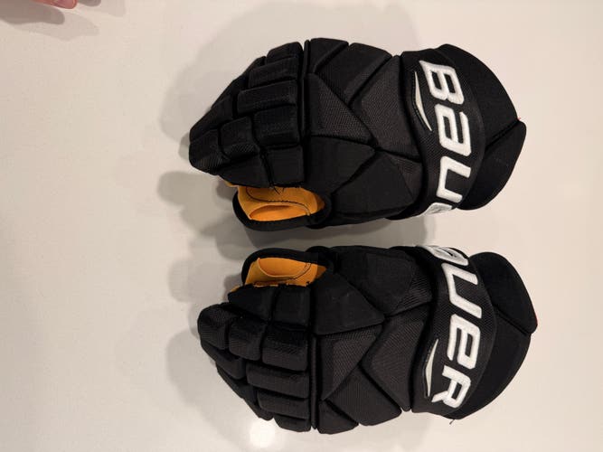 David Pastrnak Pro Stock Boston Bruins Bauer 1X Pro gloves
