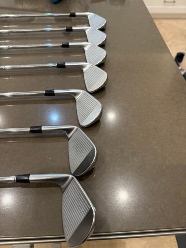 Men's 2025 Srixon ZXi5 Right Handed Iron Set Stiff Flex (7 Clubs) #5 - #9, PW, GW Steel Shaft (Used)