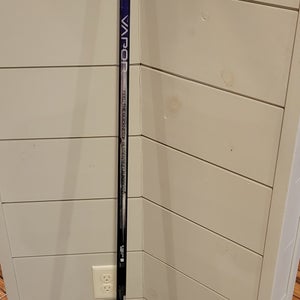 Junior Bauer Vapor Hyperlite 2 Left Hand Hockey Stick P28 50 Flex (Used)