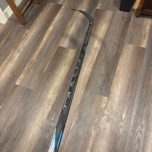 Senior Bauer Nexus Tracer Right Handed Hockey Stick P28 77 Flex (Used)