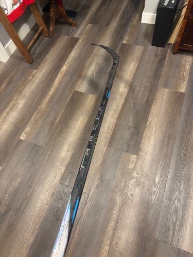 Senior Bauer Nexus Tracer Right Handed Hockey Stick P28 77 Flex (Used)