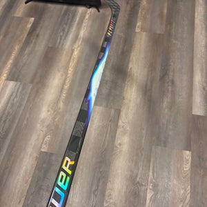 Senior Bauer Vapor Hyperlite 2 Right Handed Hockey Stick 77 Flex (Used)