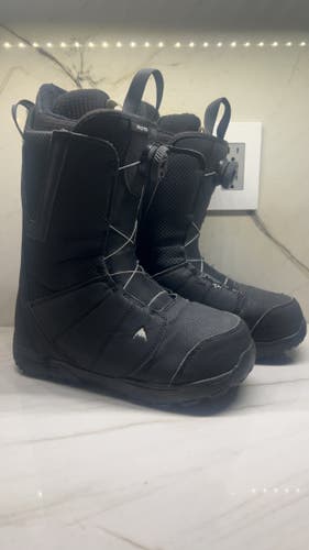 Men's Size M 8.5 (W 9.5) Burton Snowboard Boots (Used)