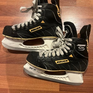 Black 2000 Bauer Supreme 7000 Hockey Skates Regular Width 8 (Used)