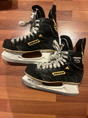Black 2000 Bauer Supreme 7000 Hockey Skates Regular Width 8 (Used)
