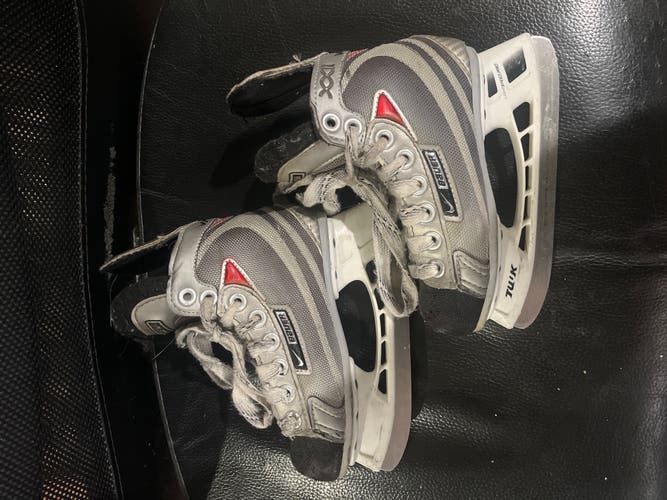 Black/Gray 2007 Bauer Vapor XXII Hockey Skates Regular Width 11.5 (Used)