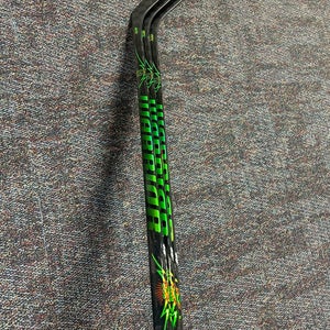 3 pack Warrior Alpha LX3 Pro Deluxe Right Handed Hockey Stick W28 20 Flex (New)