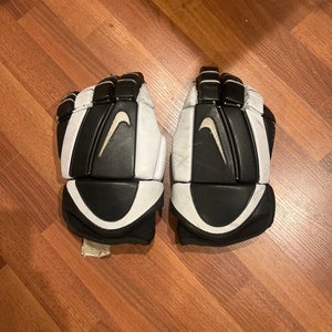 Vintage Nike Quest 1 Gloves 12" (Used)