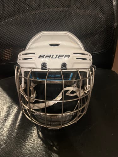 Small Bauer 7500 Helmet (Used)