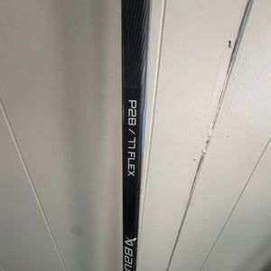 Senior Bauer Nexus E50 Pro Right Handed Hockey Stick P28 77 Flex (New)