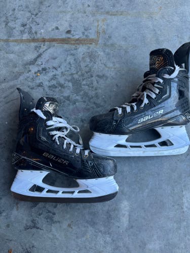 Black 2022 Bauer Supreme Mach Hockey Skates 8.5 (Used)