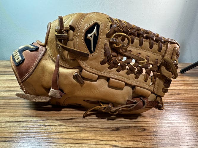 Mizuno Global Elite RH Baseball Glove 11.75" (Used)
