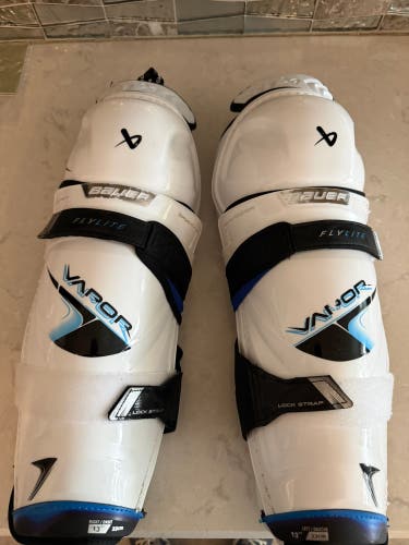 Intermediate Bauer Vapor Flylite 13" Shin Pads (New)