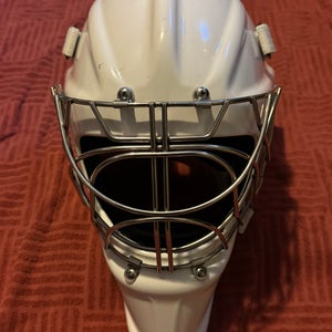 Wall W4 Hockey Goalie Mask - Long Chin Senior Sr Size M/L  w/ certified cat eye cage
