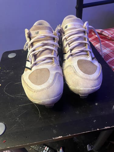 White Men's Size M 8.5 (W 9.5) Youth New Balance 3000v7 Low Top Molded Cleats (Used)