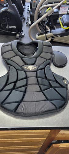 Used Easton INTERMEDIATE Catchers Chest Protector Black Intermed 11497-S000155880