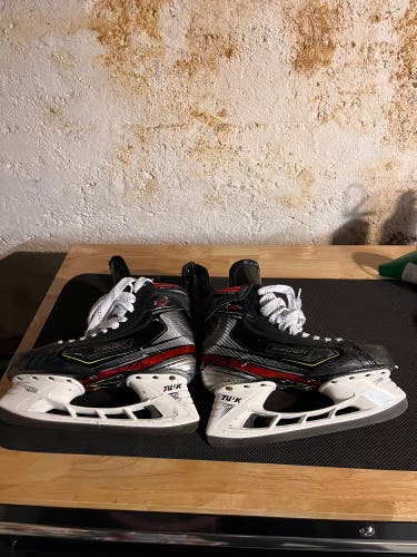 2019 Custom Bauer Vapor 2X Pro Hockey Skates 9.5D (Used)