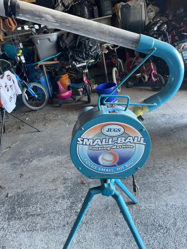 (Used) Jugs Small Ball Pitching Machine